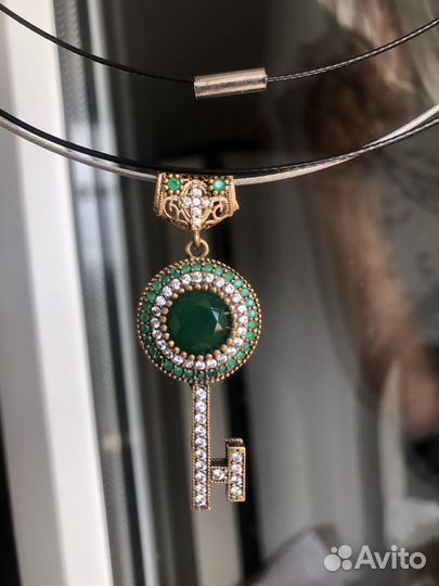 Подвеска ключик серебро с аметистом, изумрудом