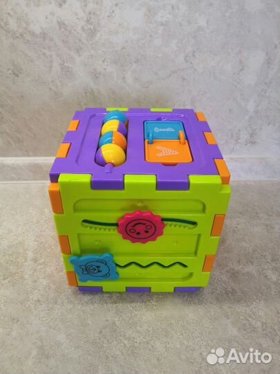 Развивающий кубик сортер