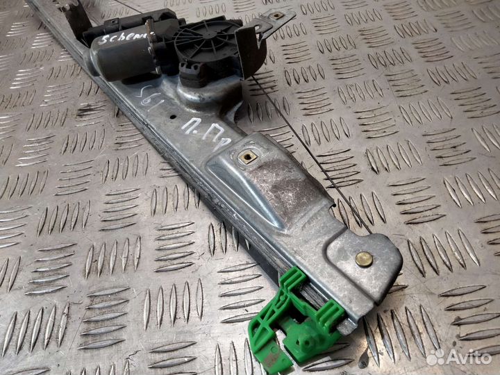 Передний правый стеклоподъёмник Scenic 2