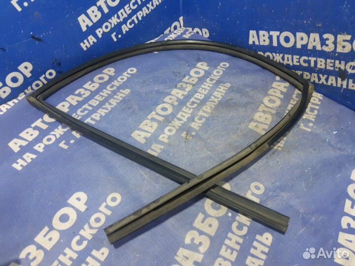 Уплотнитель стекла двери Hyundai Sonata 4 седан