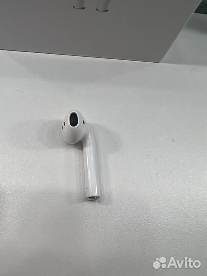 Левый наушник Apple AirPods 2 и кейс (футляр)