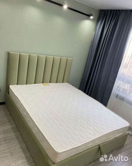 Кровать с молдингом