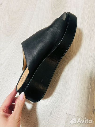 Шлепанцы женские