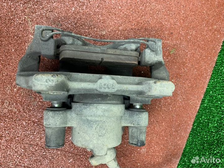 Суппорт тормозной левый Renault Logan 2 L8 1.6