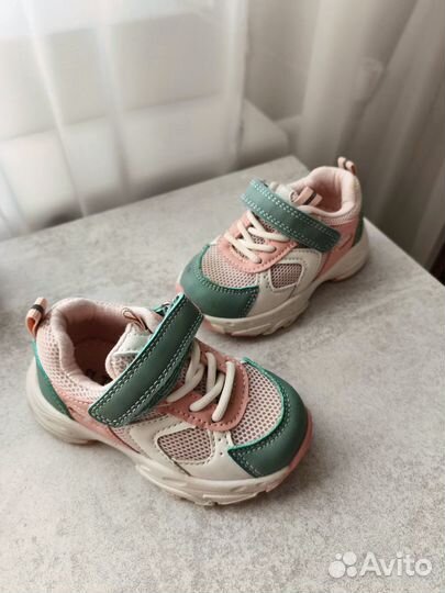 Кроссовки для девочки