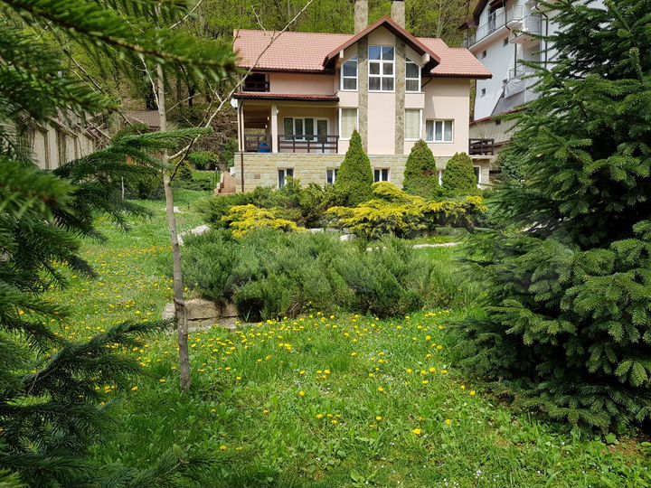 Коттедж 440 м² на участке 11 сот.