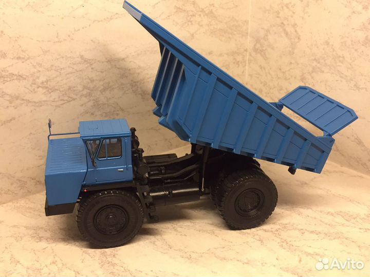 Модель автомобиля Белаз 7527, Руссо-Балт Ландоле