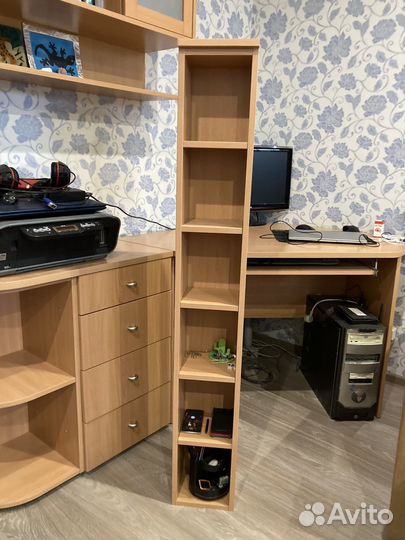 Письменный стол для школьника угловой бу