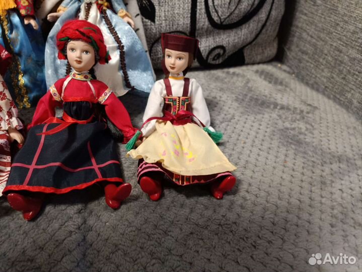 Куклы фарфоровые