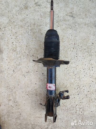 Амортизатор передний правый Nissan Almera N 16
