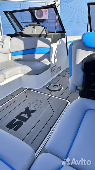 Катер буксировщик Axis A20