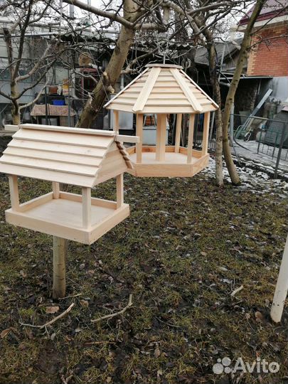 Скворечники. Кормушка для птиц из дерева