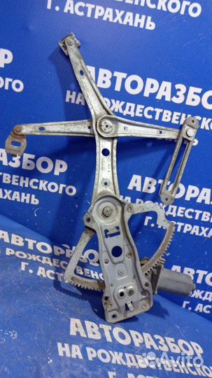 Передний левый стеклоподъемник Mercedes-Benz W210