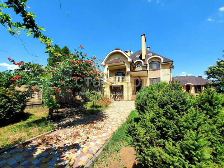 Дом 303 м² на участке 14 сот.