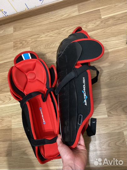 Хоккейная форма,наколенники