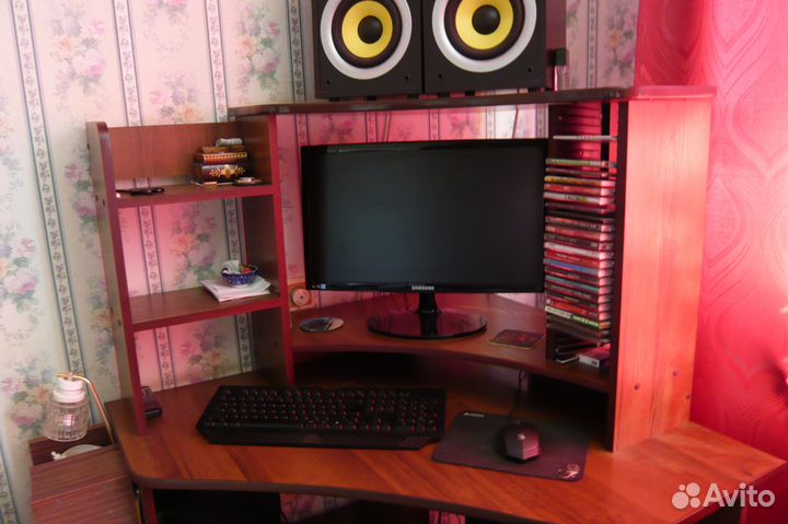 Продам компьютерный стол