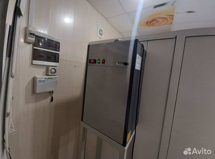 Холодильная камера для цветов цветочного магазина