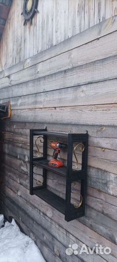 Полка из дерева и железа