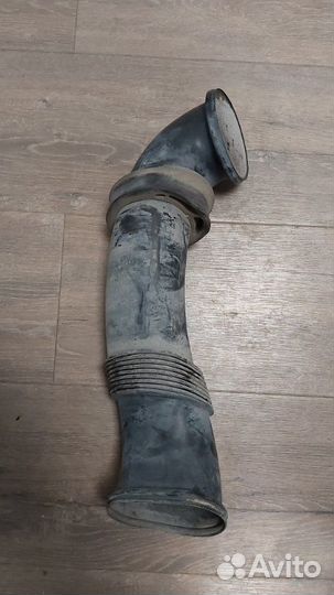 Патрубок воздушного фильтра Volkswagen Touareg 1