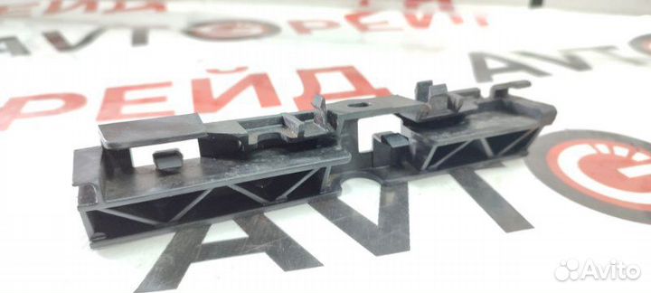 Кронштейн крепления порога правый Audi A6 4G CGW