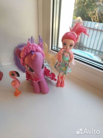 Единорог и enchantimals с фламинго