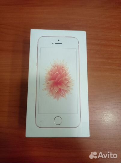 iPhone SE, 32 ГБ