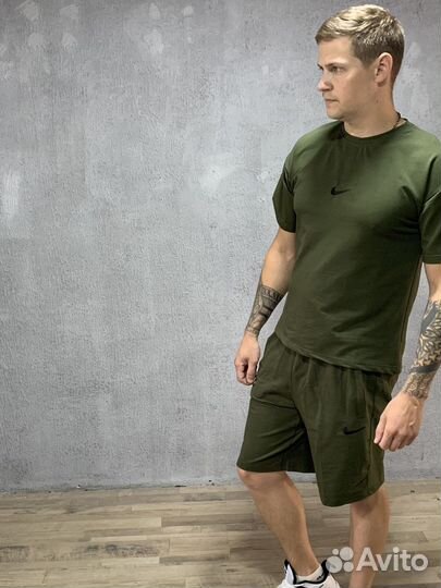 Спонтивный костюм с шортами