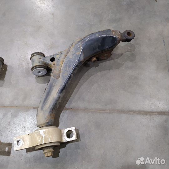 Рычаг передний нижний правый lexus IS250