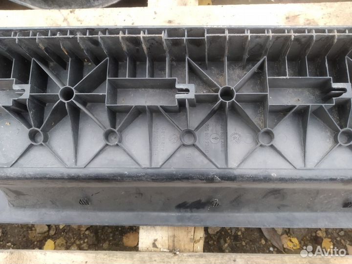 Накладка декоративная передняя правая Volkswagen