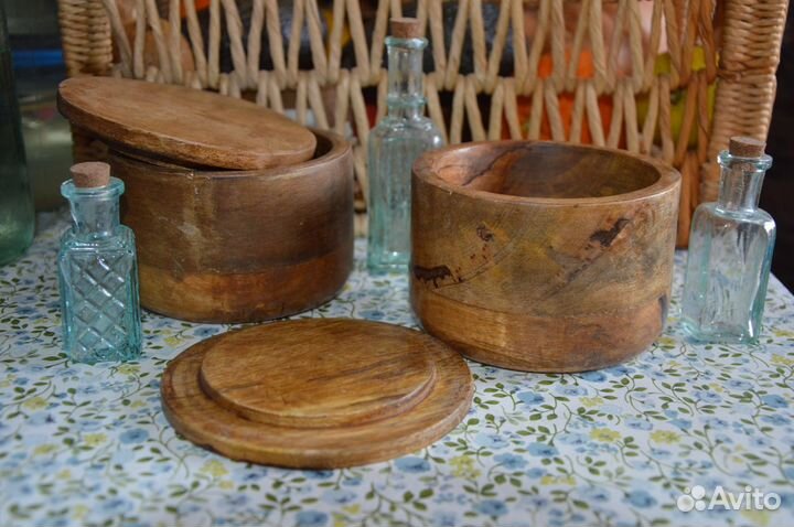 Банка с крышкой из дерева манго