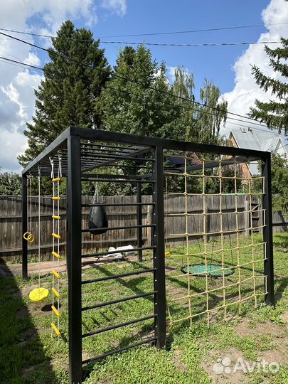 Спортивная детская уличная площадка