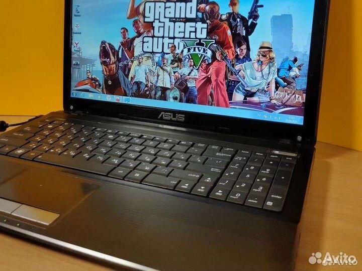 Отличный ноутбук Asus/2 видеокарты/4gb/ssd