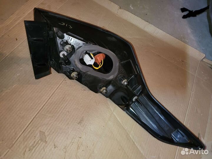 Фонарь задний правый Genesis G80