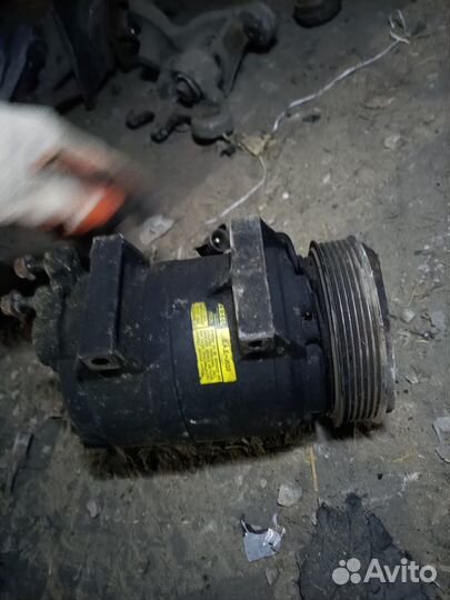 Компрессор кондиционера Volvo S60 s80 2.5I