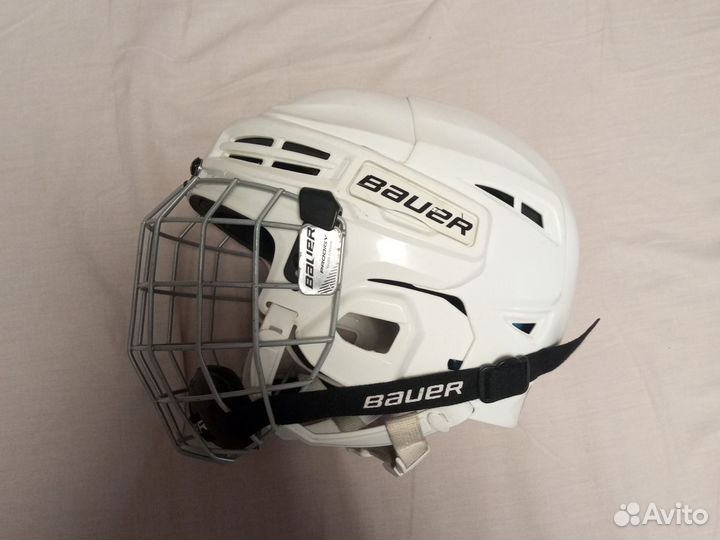 Хоккейный шлем