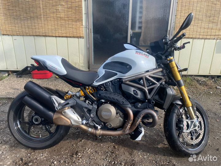 Ducati monster M1200S No. B11018