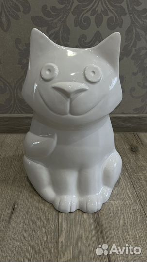 Ваза красный куб кот