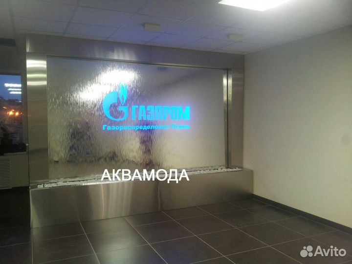 Водопады по стеклу, зеркало камню, сетке