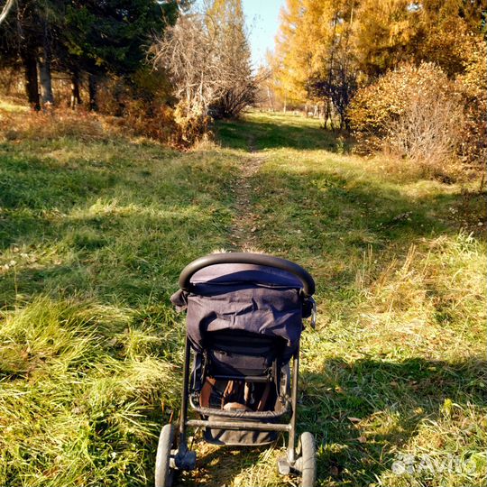 Прогулочная коляска Joie. Надувные колеса