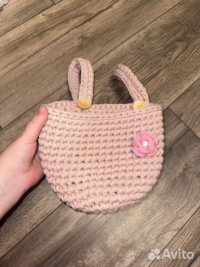 Корзина вязаная на детскую кроватку розовая