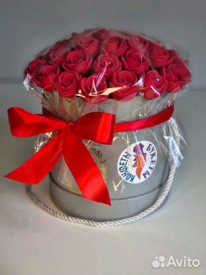 37 Красных Роз из Белого Шоколада в Коробке
