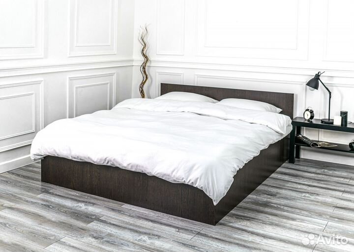 Кровать с матрасом