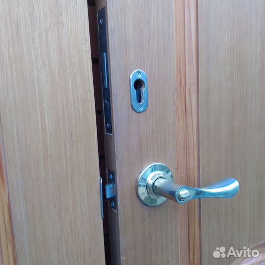 Двери деревянные межкомнатные