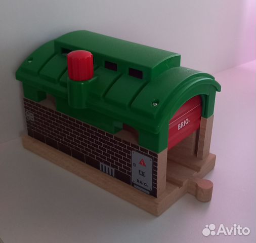 Brio Деревянная ж/д Депо с мех.дверями 33574