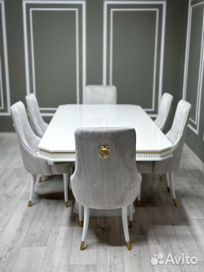 Кухонный стол и стулья