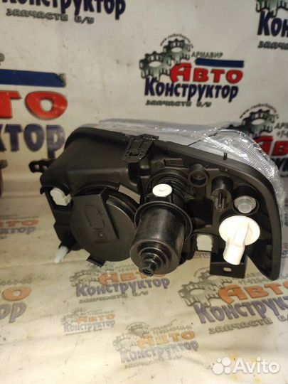 Фара передняя правая Renault Logan 2004 - 2015