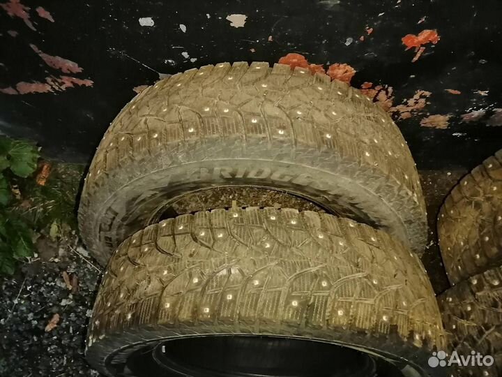 Bridgestone Blizzak Spike-02 SUV 205/75 R15