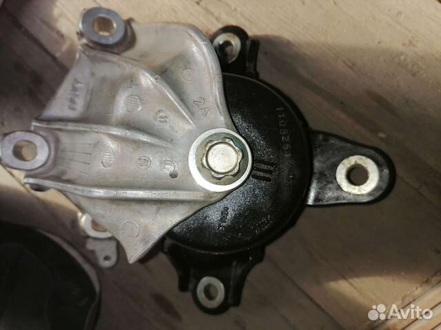 Подушка двигателя