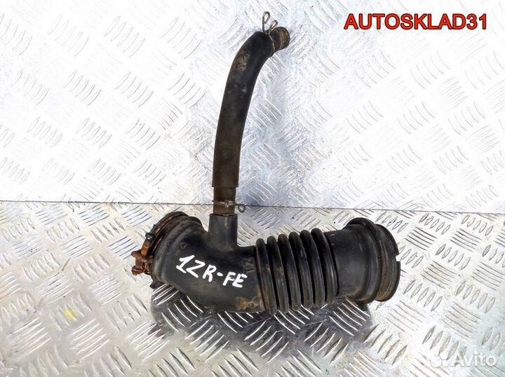 Патрубок воздушного фильтра Toyota Corolla 1ZR-FE
