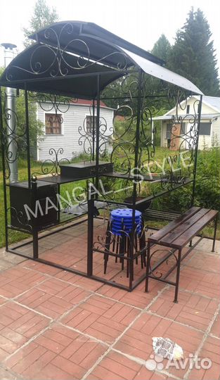 Мангал с крышей